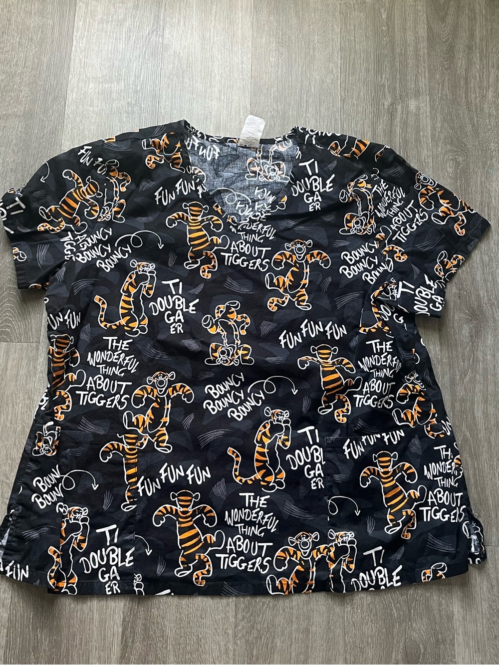 Women’s 2XL Disney Tigger Scrub Top